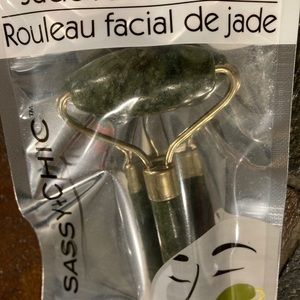 NWT Facial Jade Roller Wrinkle Reducer